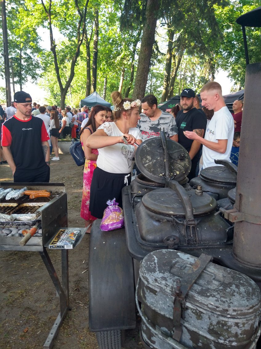 Kilkaset osób bawi się na Wiankach w Ciążeniu
