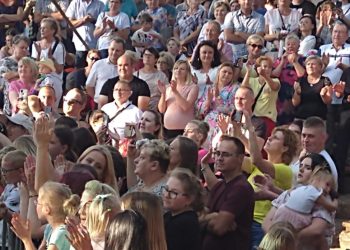 Kilkaset osób bawi się na Wiankach w Ciążeniu