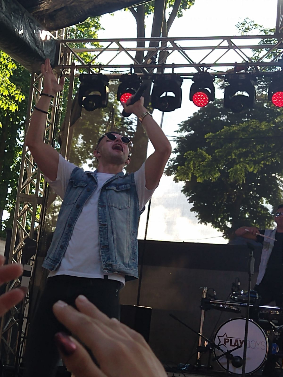 Kilkaset osób bawi się na Wiankach w Ciążeniu