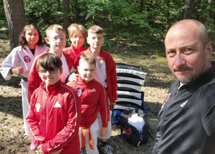 Trening w cieniu drzew…