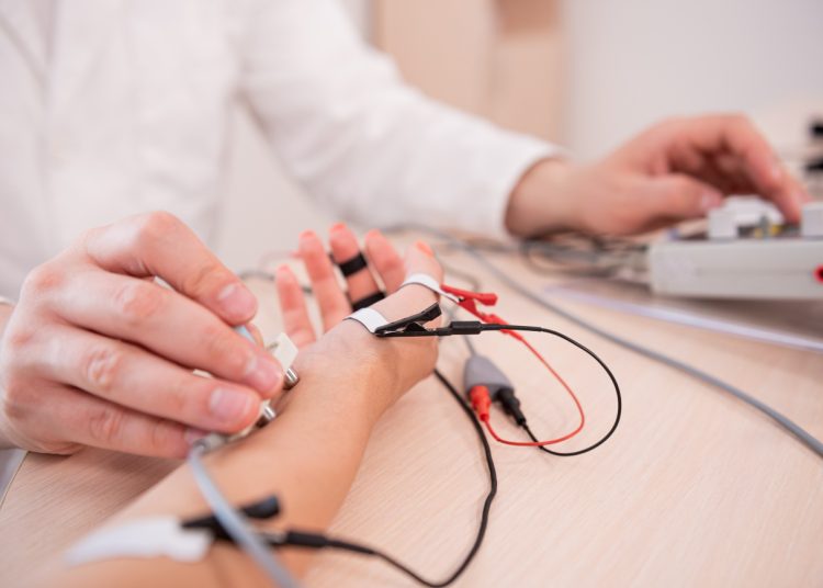 Na czym polega i jak przebiega badanie EMG?