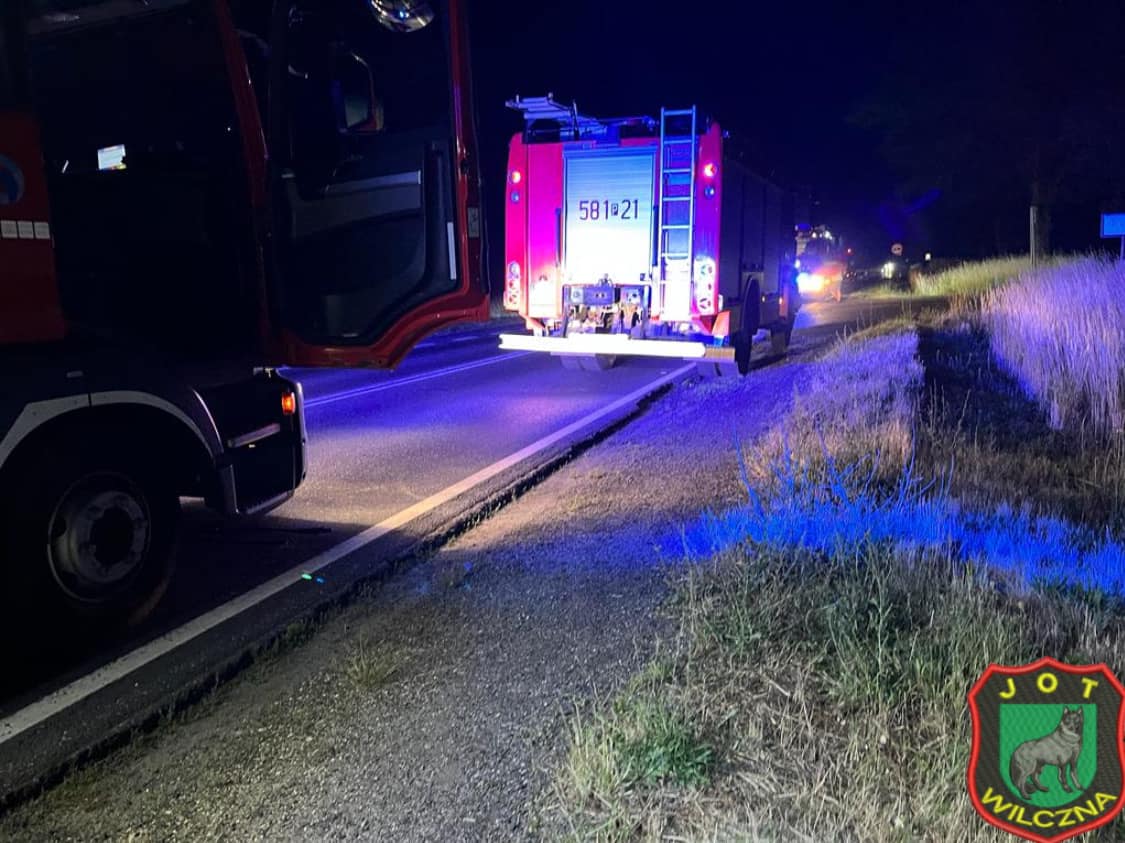 Wypadli z drogi, dachowali. Groźnie na K92