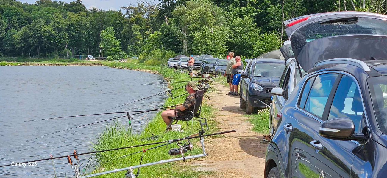 Powidzcy wędkarze na zawodach karpiowych