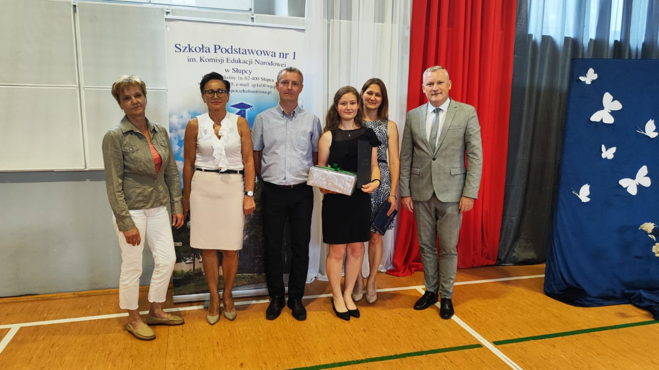 „Przerwaliśmy wakacje, aby wręczyć tytuły”. Absolwenci roku wyróżnieni