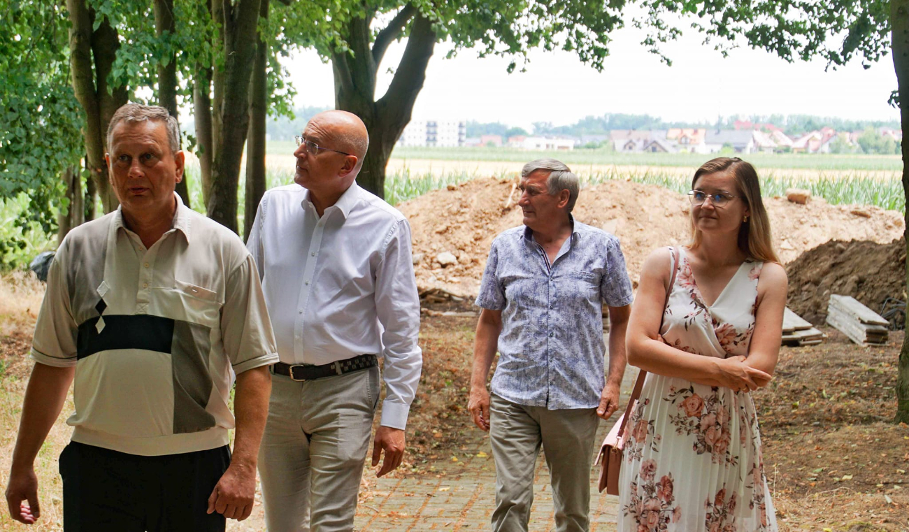 Trwają prace na cmentarzu