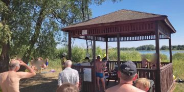 Nietypowa akcja na plaży w Powidzu. Strażacy ratowali…