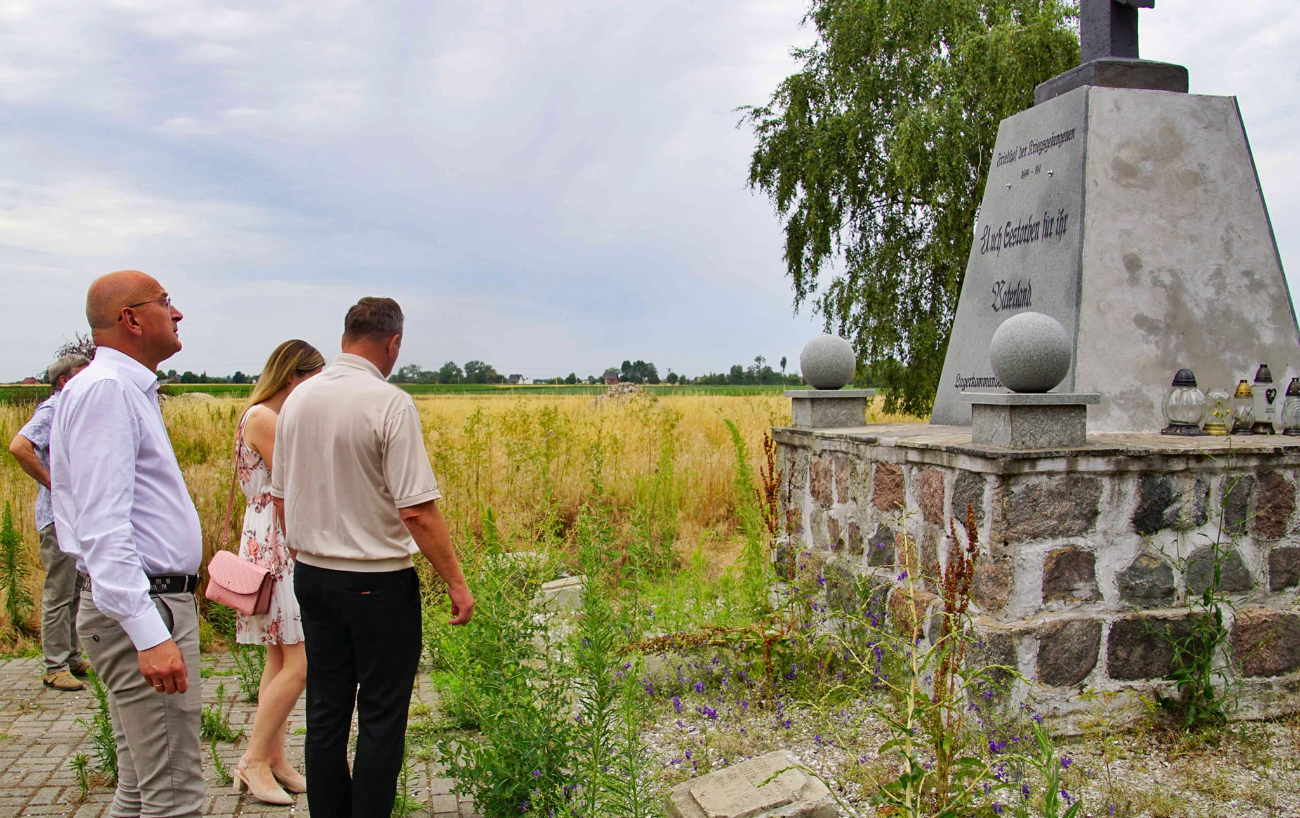 Trwają prace na cmentarzu
