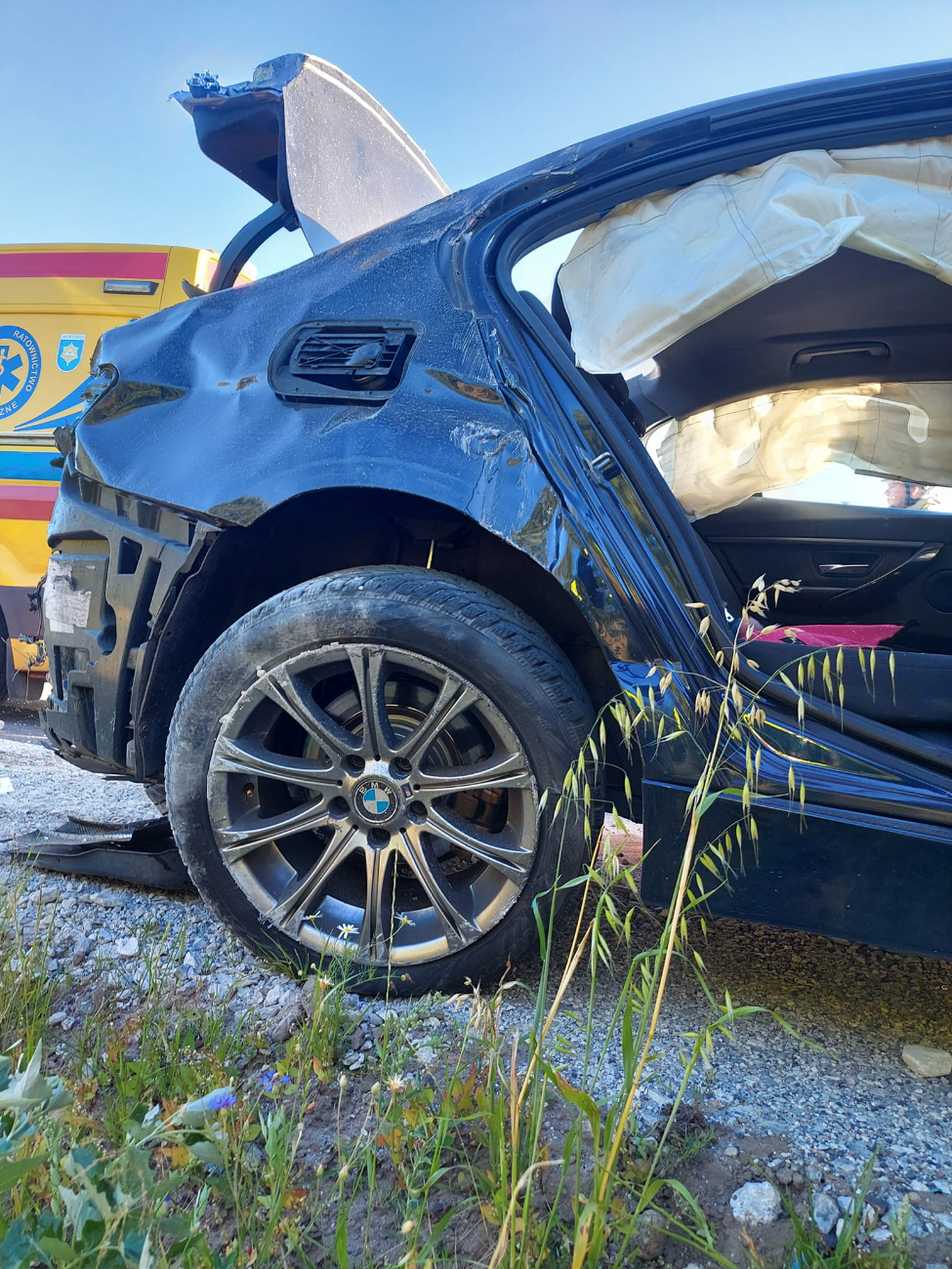 Rozbite samochody i przystanek ZDJĘCIA