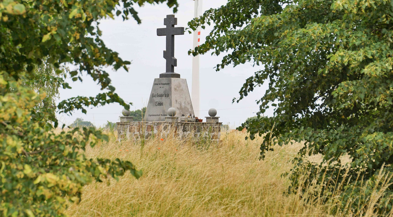 Trwają prace na cmentarzu
