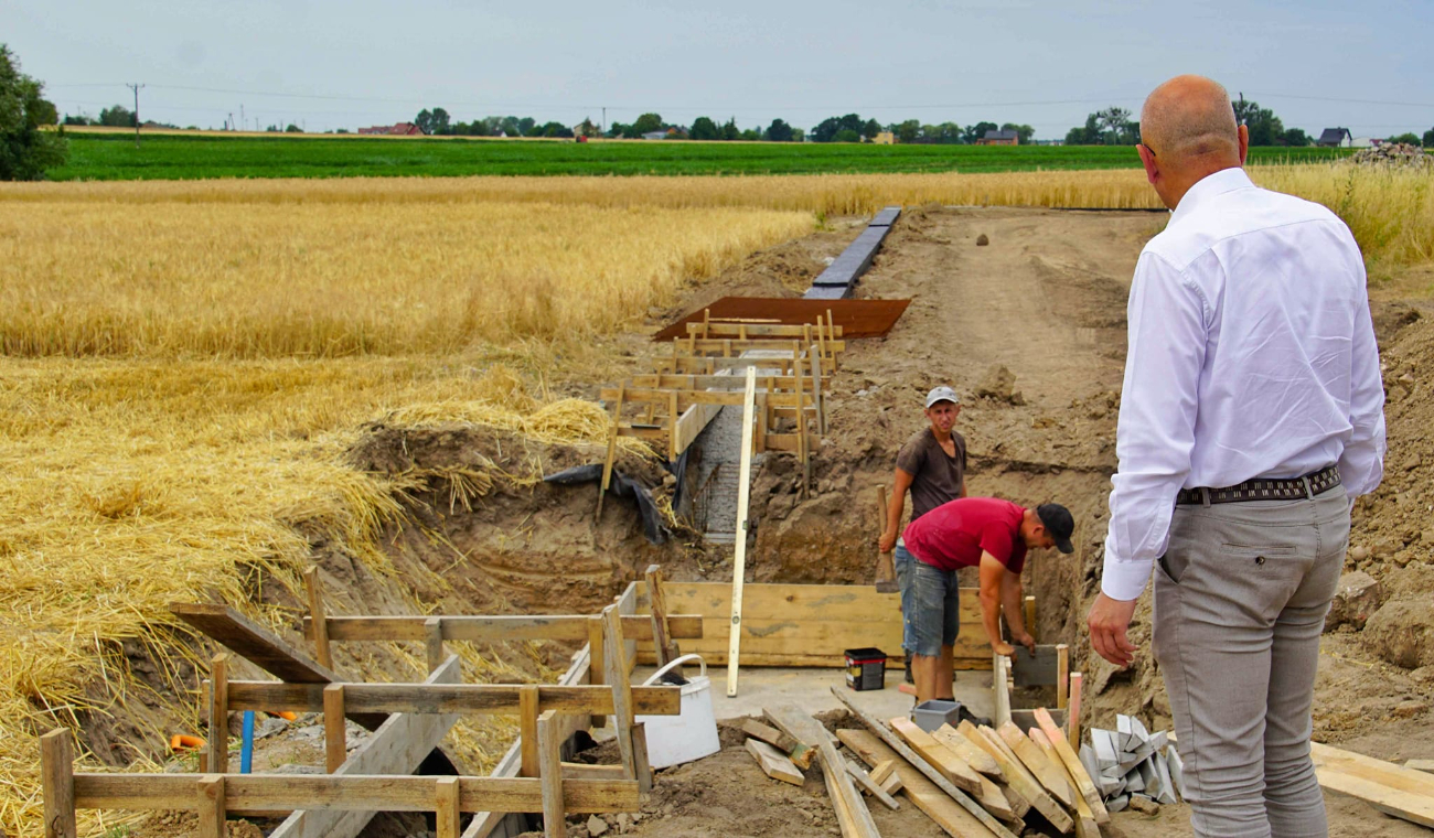 Trwają prace na cmentarzu