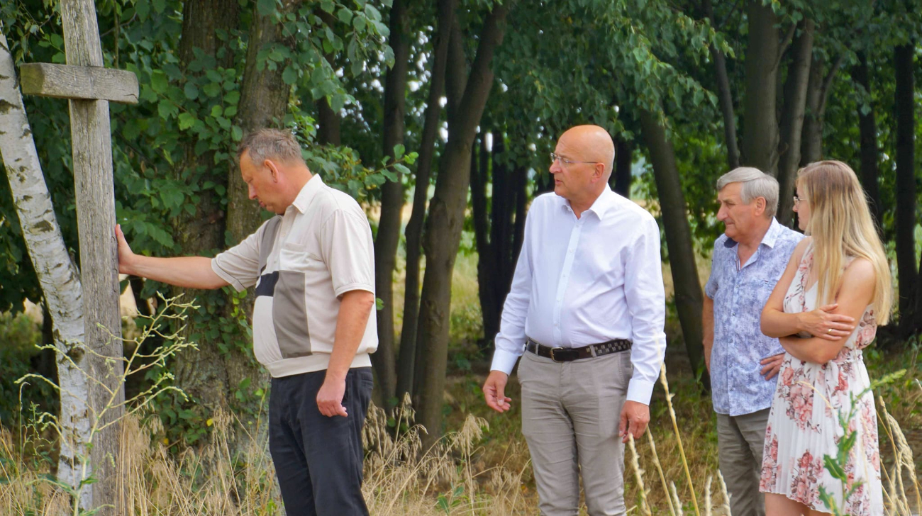 Trwają prace na cmentarzu