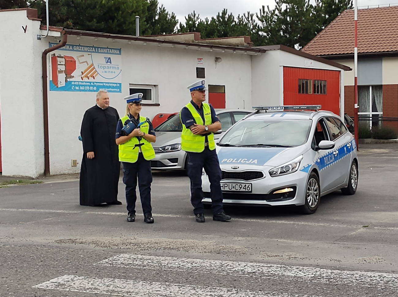 Wspólne kontrole policji i duchownych. Kierowcy dostali obrazki ze św. Krzysztofem