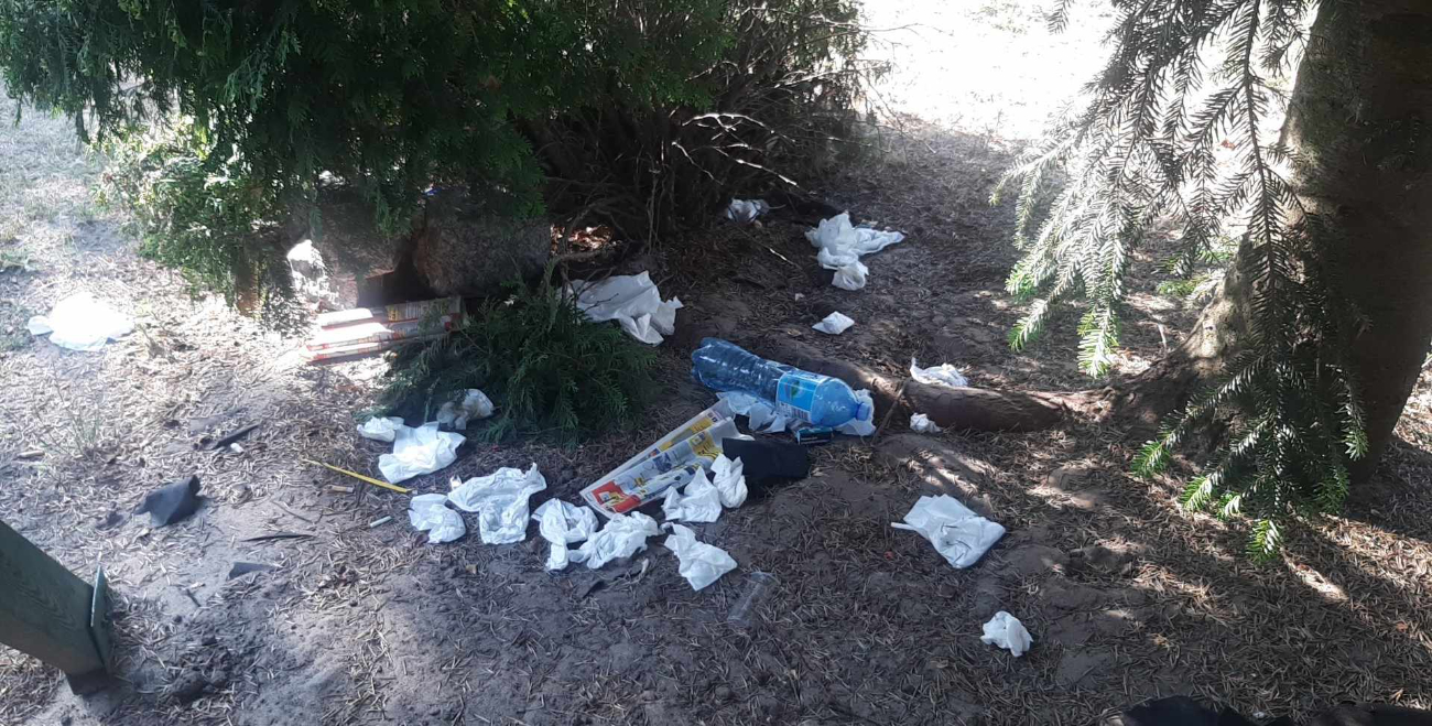 Zaśmiecanie, próby podpalenia. Wandalizm na terenie przedszkola