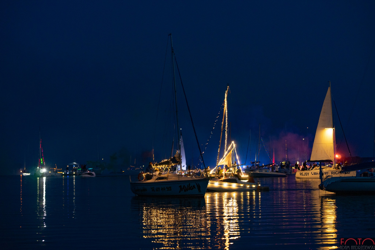 Nocna parada jachtów w Przybrodzinie. Zobacz zdjęcia