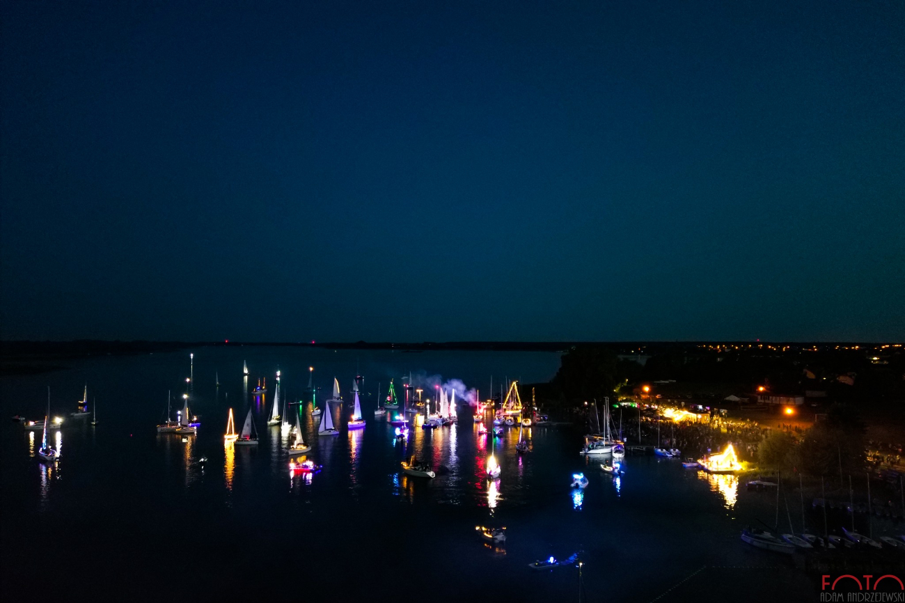 Nocna parada jachtów w Przybrodzinie. Zobacz zdjęcia