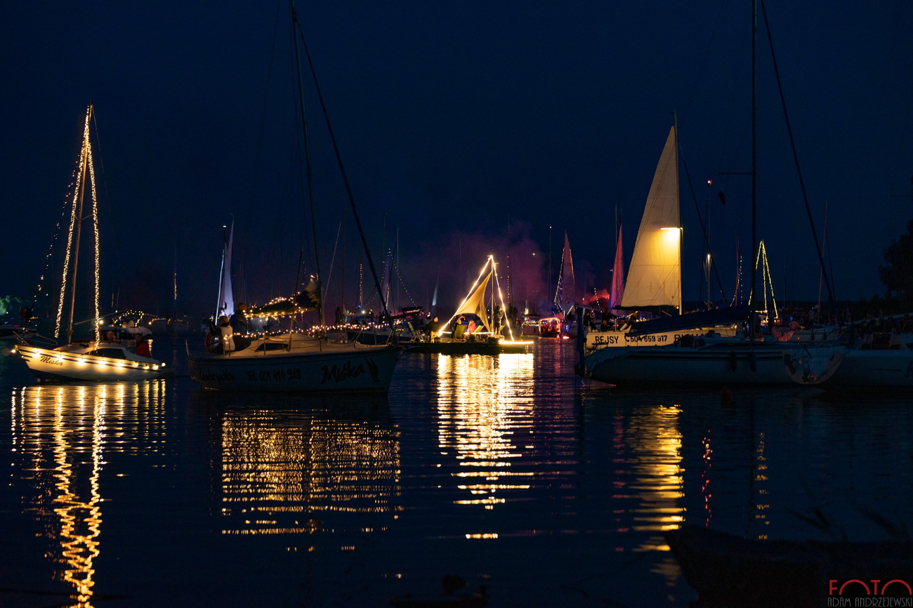 Nocna parada jachtów w Przybrodzinie. Zobacz zdjęcia