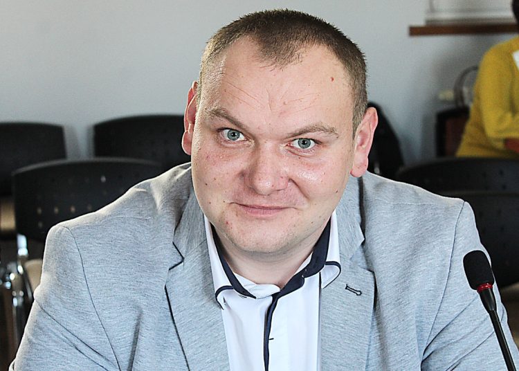 Radny nadal nie dostał dodatku. Pisze do ministerstwa