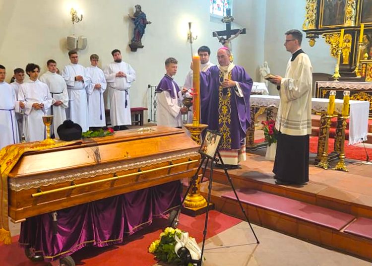 Ostatnie pożegnanie księdza Cezarego