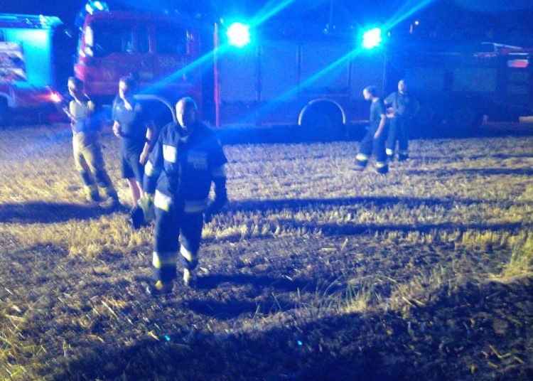W nocy w Wierzbnie spłonęło pole pszenicy