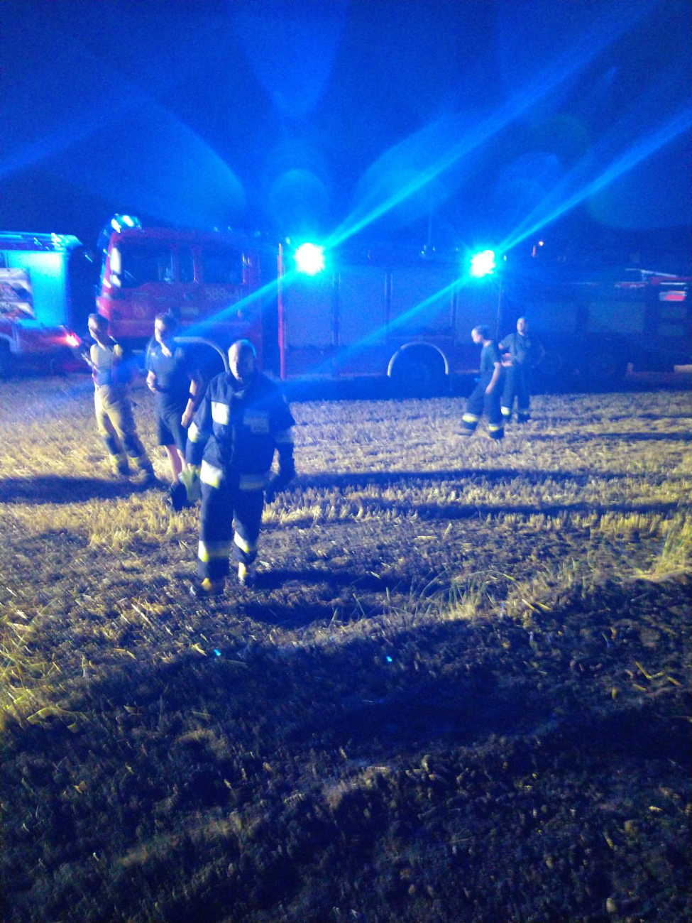 W nocy w Wierzbnie spłonęło pole pszenicy