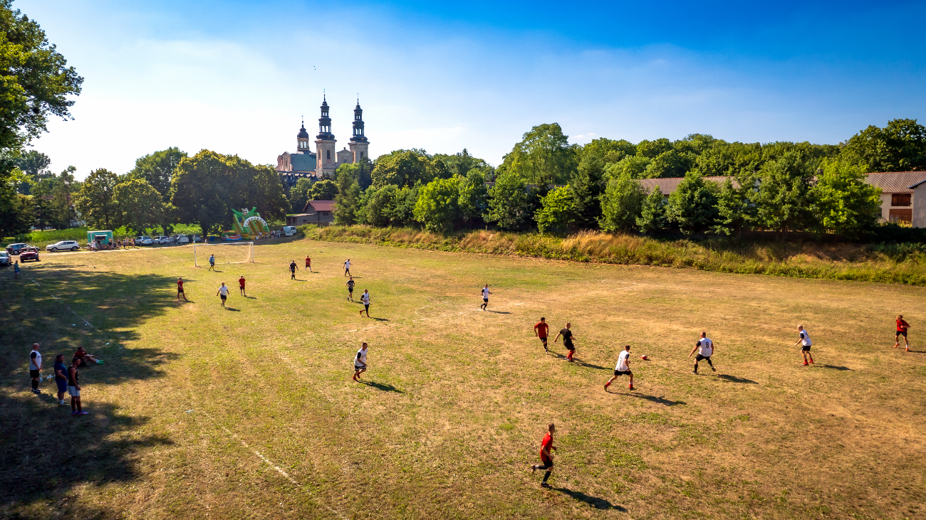 Tylko tam tak grają. Zobacz zdjęcia z niezwykłego meczu