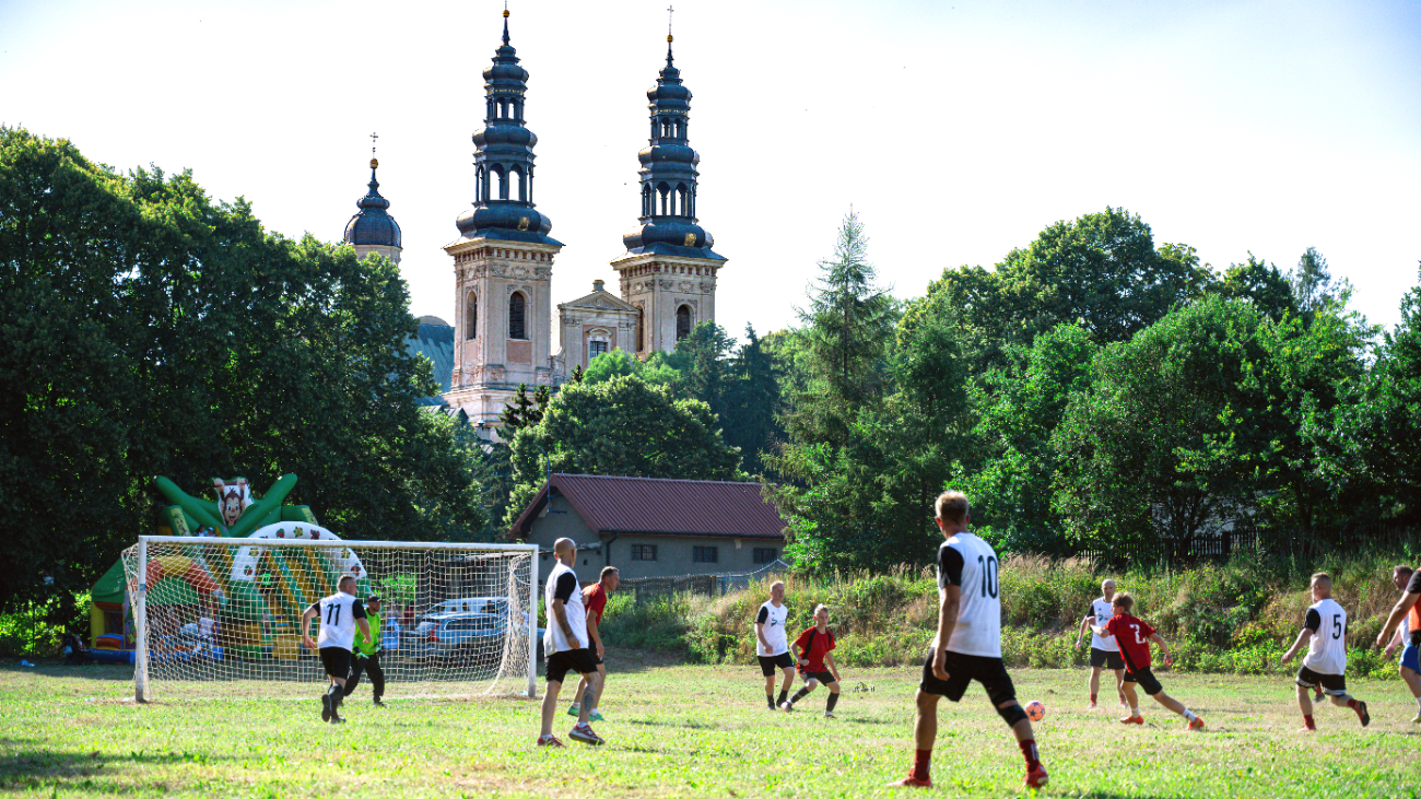 Tylko tam tak grają. Zobacz zdjęcia z niezwykłego meczu