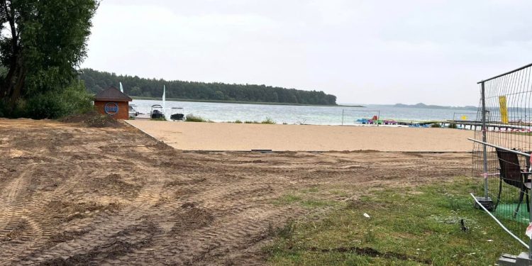 Światowe standardy na plaży w Przybrodzinie
