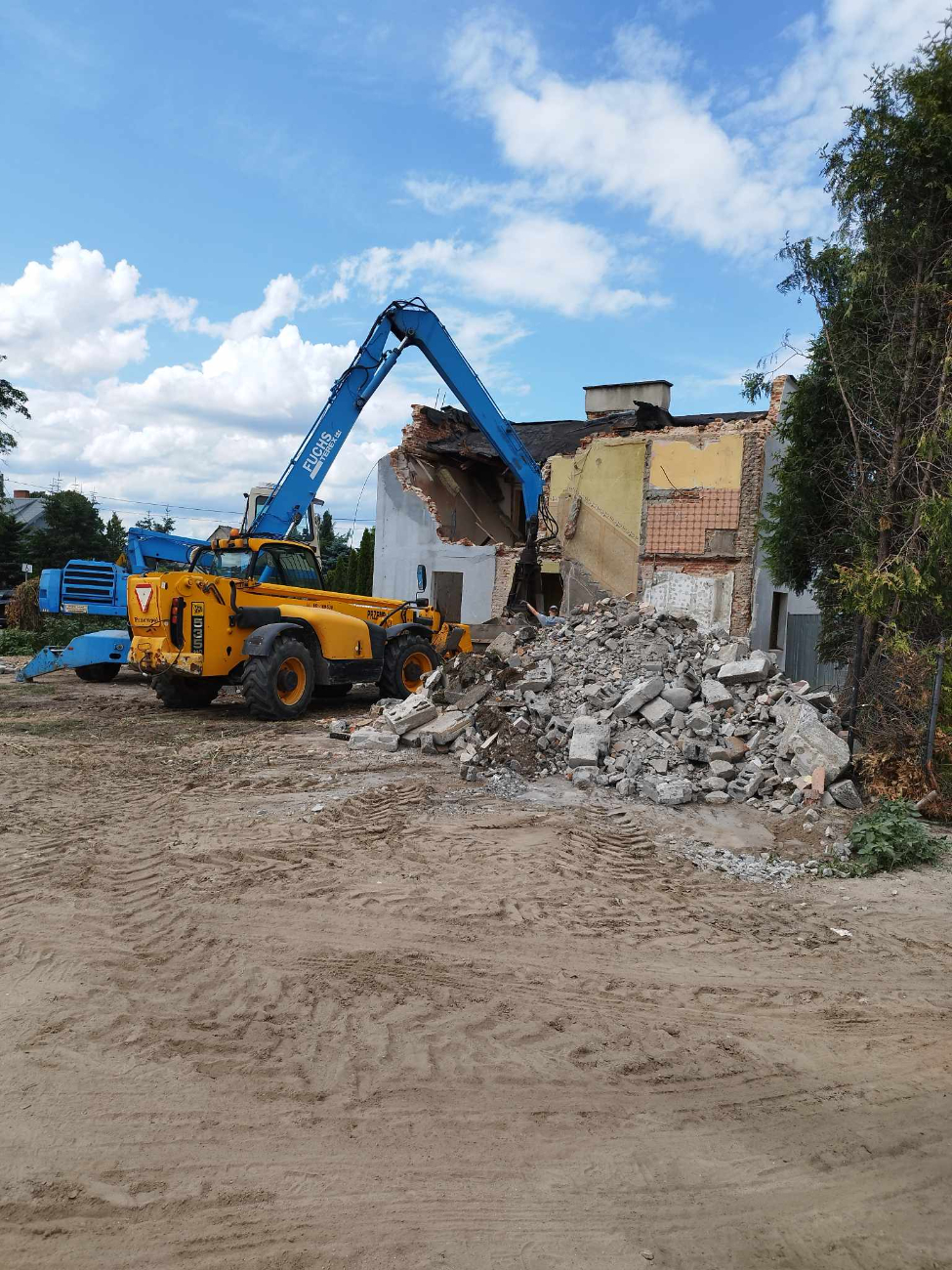 Wyburzyli dom w Ostrowitem. Wkrótce wezmą się za kolejny