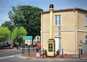 Zapraszają pod kolumnę