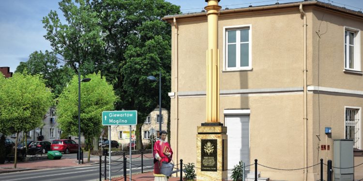 Zapraszają pod kolumnę