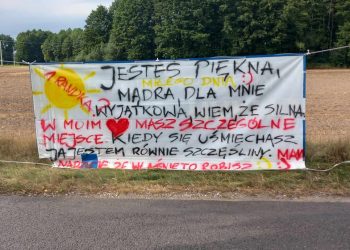 Przy drodze wisi oryginalne wyznanie. Będzie randka?