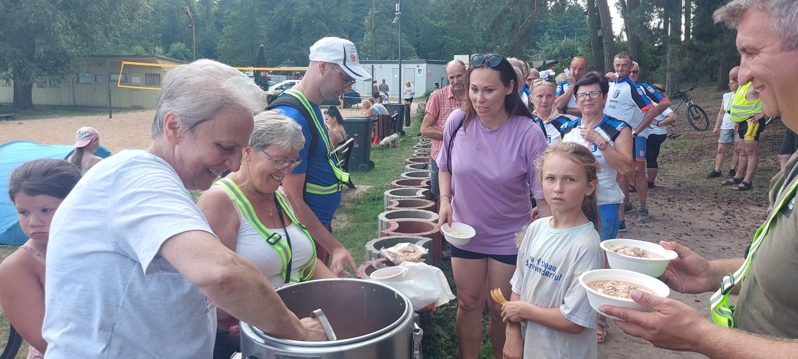 Sobota na rowerze. Poznali zakątki Powidzkiego Parku Krajobrazowego