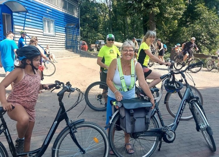 Sobota na rowerze. Poznali zakątki Powidzkiego Parku Krajobrazowego