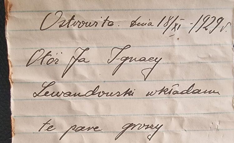 Niezwykłe znalezisko w Ostrowitem. Znaleźli butelkę, w niej list…