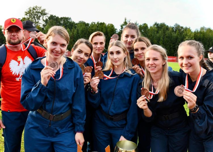 Strażaczki z Lądku idą jak burza. Kolejna drużyna na podium