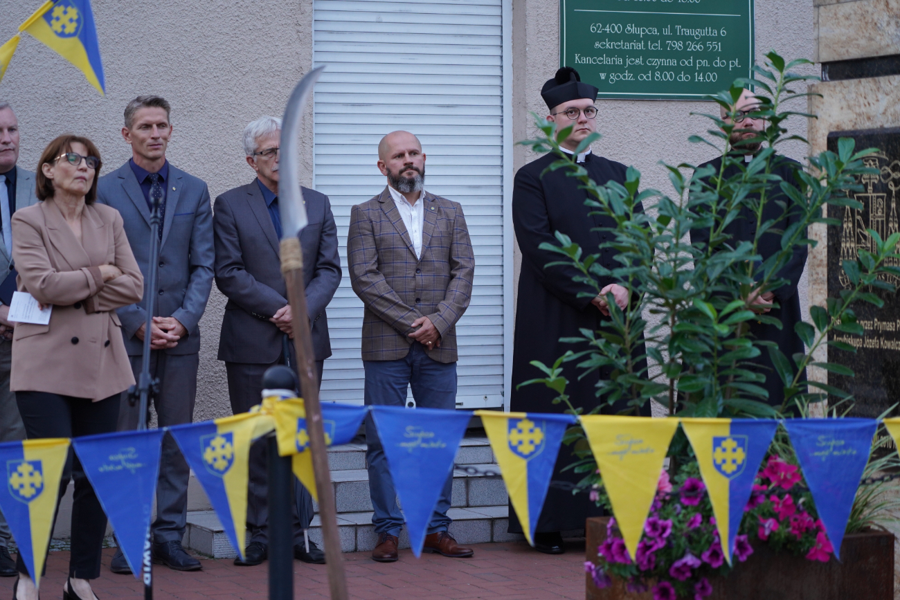 Słupczanie spotkali się przy kolumnie ZDJĘCIA