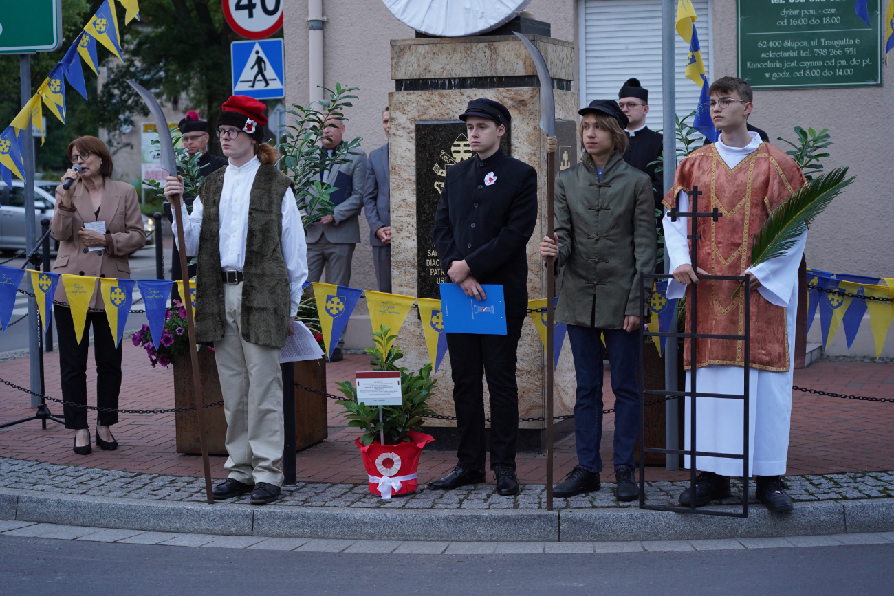 Słupczanie spotkali się przy kolumnie ZDJĘCIA