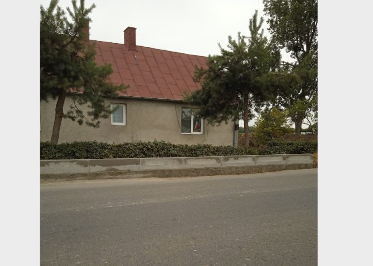 Dlaczego krawężniki w Jaroszynie są tak wysokie?