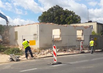 Wyburzyli dom w Ostrowitem. Wkrótce wezmą się za kolejny