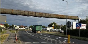 Rura jest nieestetyczna. Radny chce to zmienić