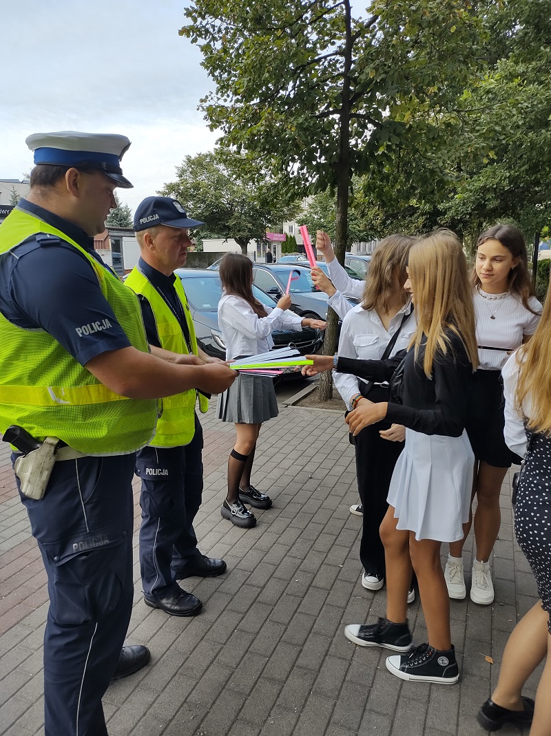 Policjanci przy szkołach. Zwracali uwagę na…