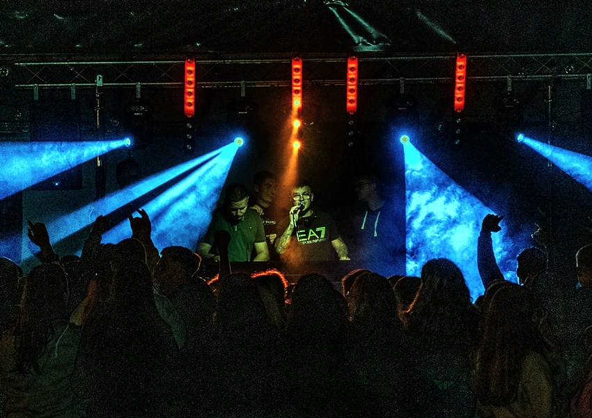 Mocny, klubowy akcent na zakończenie wakacji. Na scenie…