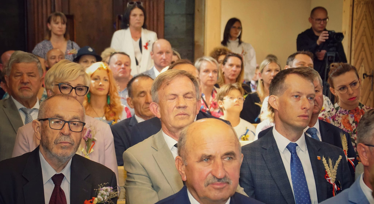 Dożynki powiatowe. Zdjęcia z uroczystości w kościele
