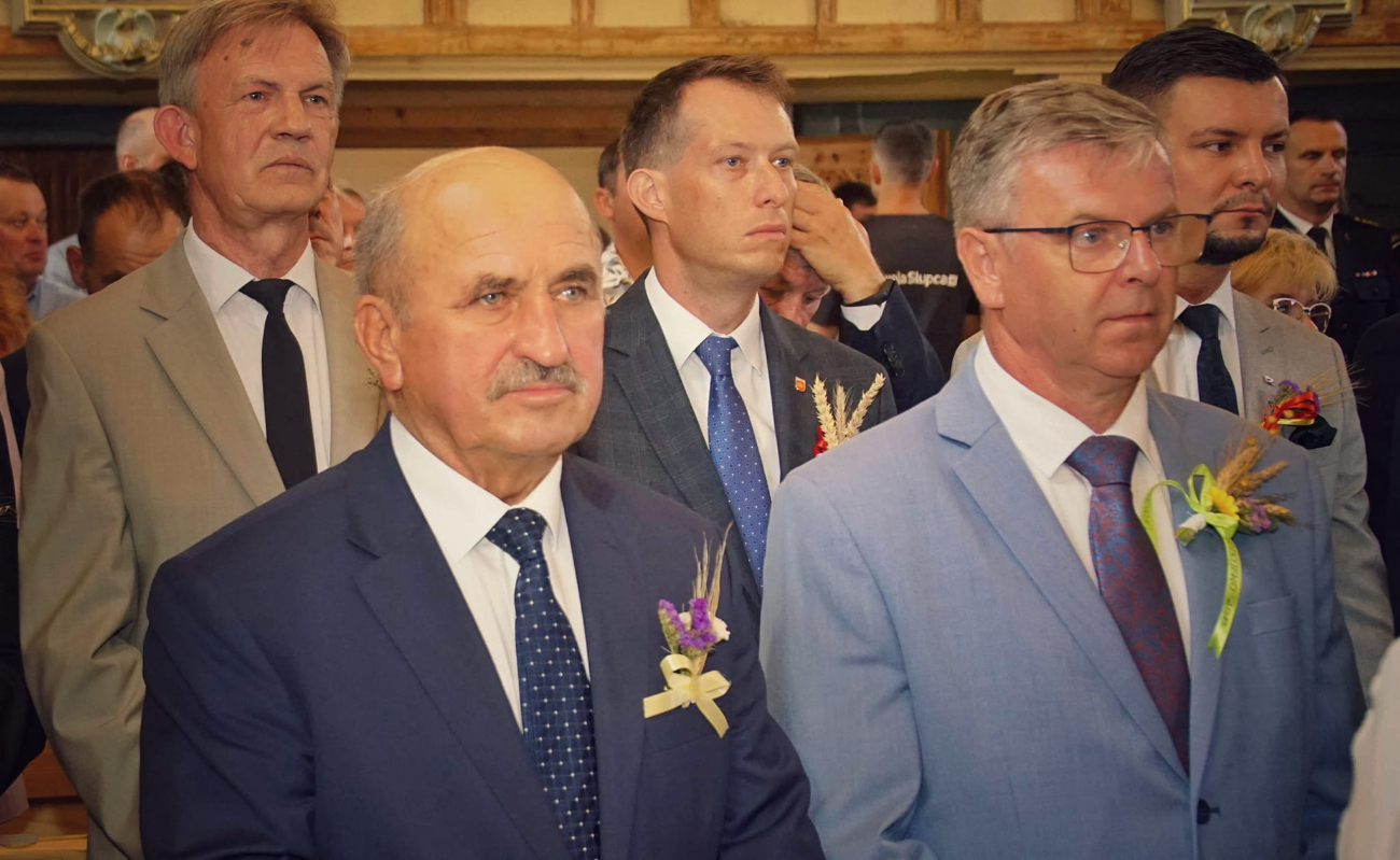 Dożynki powiatowe. Zdjęcia z uroczystości w kościele