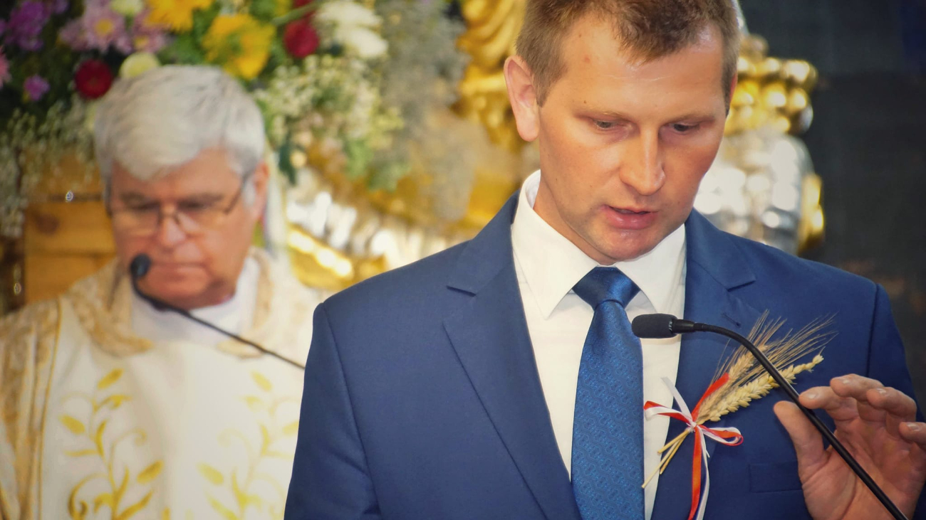 Dożynki powiatowe. Zdjęcia z uroczystości w kościele