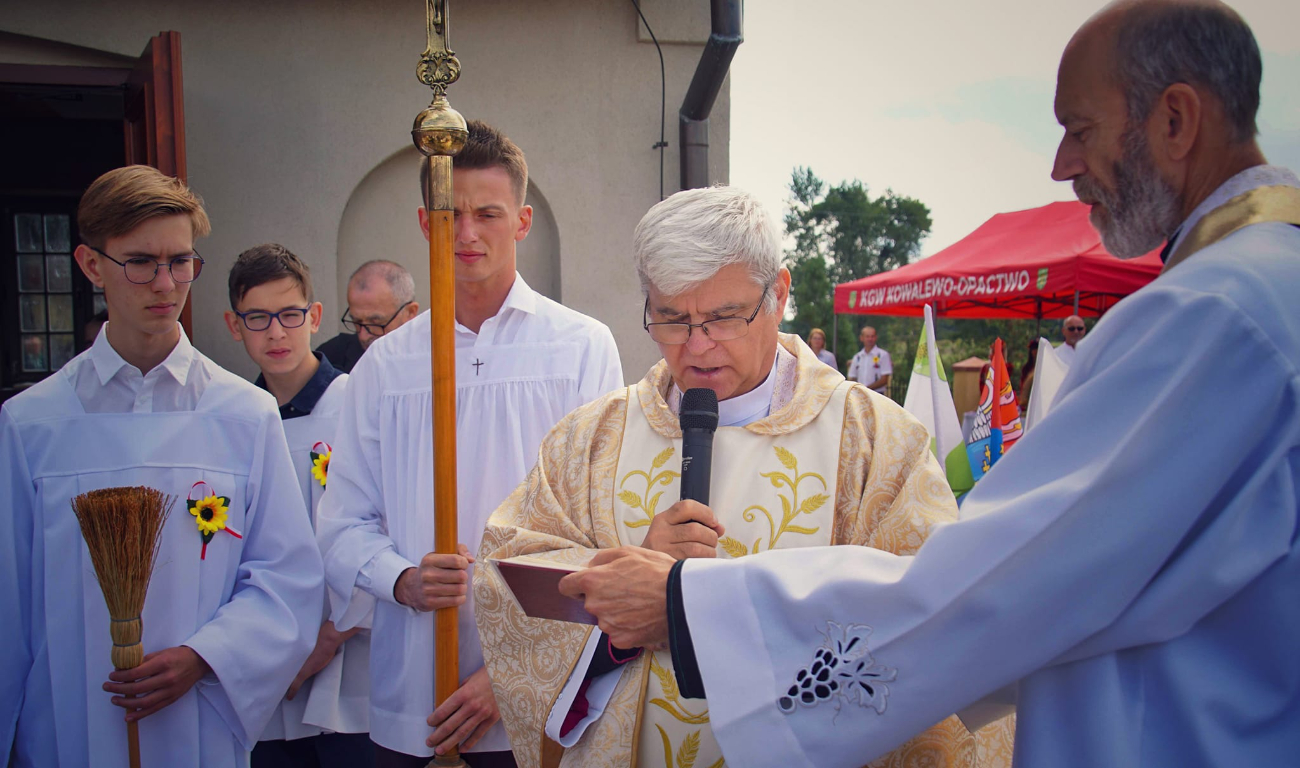 Dożynki powiatowe. Zdjęcia z uroczystości w kościele