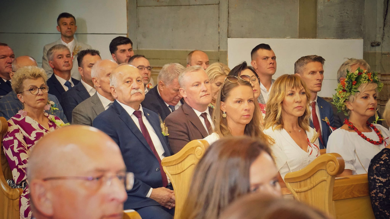 Dożynki powiatowe. Zdjęcia z uroczystości w kościele