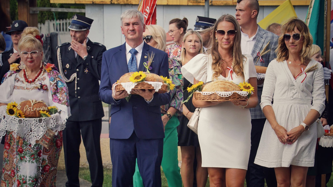 Dożynki powiatowe. Zdjęcia z uroczystości w kościele