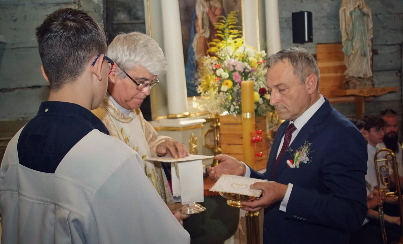 Dożynki powiatowe. Zdjęcia z uroczystości w kościele