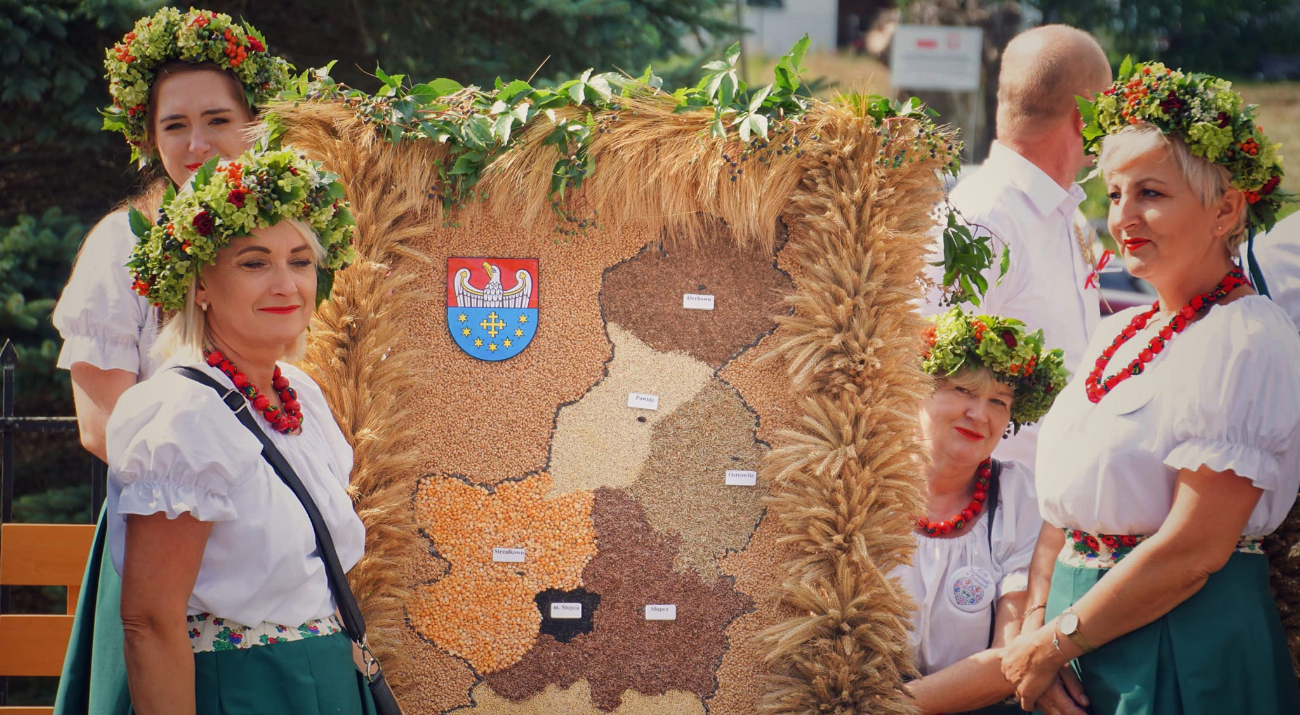 Dożynki powiatowe. Zdjęcia z uroczystości w kościele